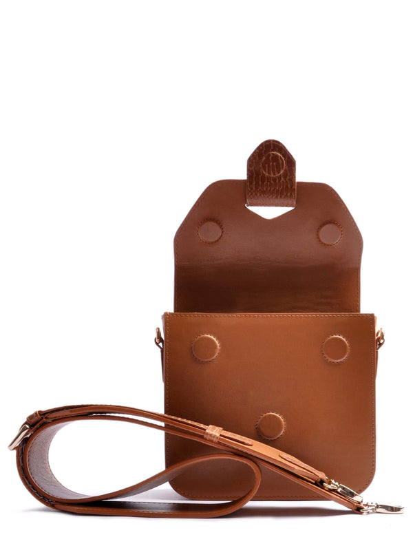 ARROW BOX . SHOULDERBAG with magnetical closure . satin-finished calfskin in cognac brown . OSTWALD Leather Manufactory